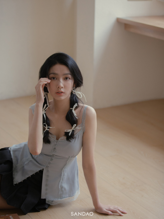 芭蕾丝带风纯净又灵动的女孩