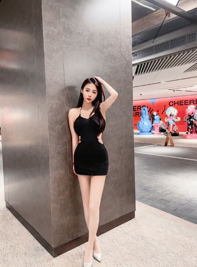 广州 签约模特  你叫不醒装睡的人，但关空调可以