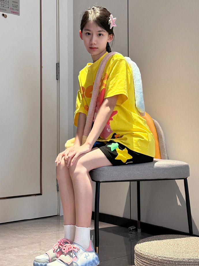 今天是一只小黄鸭  福州 美女