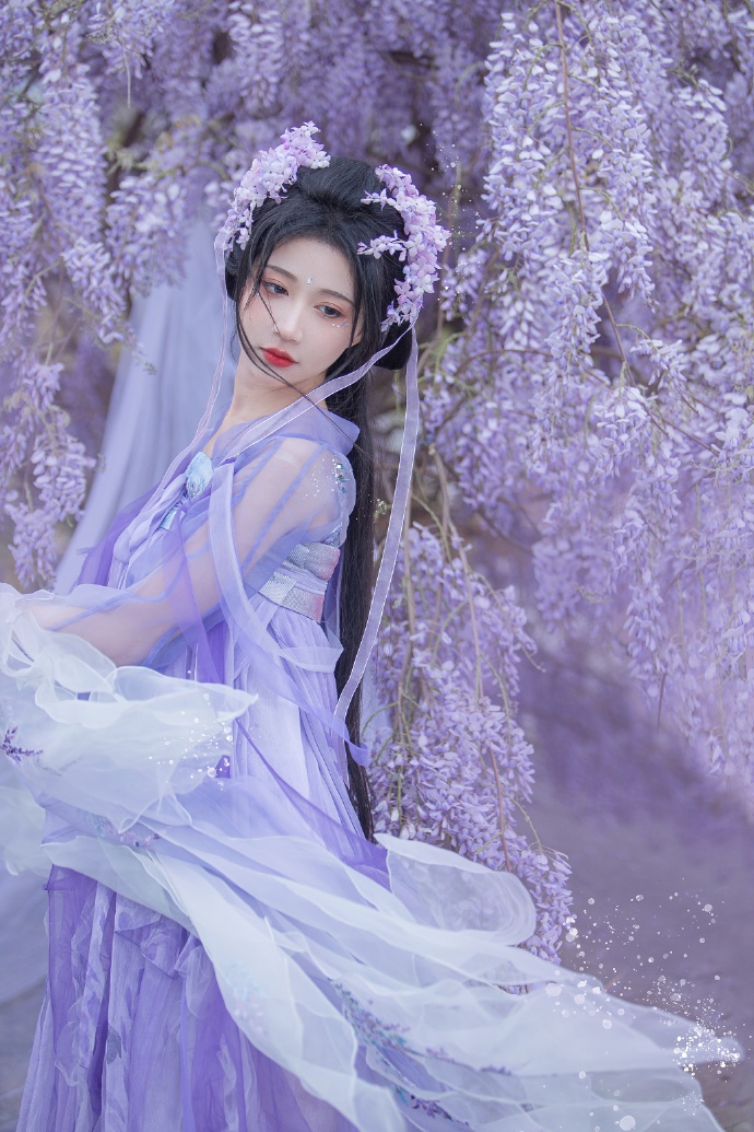—“紫藤。”—出镜@-绮罗生的小苏苏- 摄影@出门拍照的小小