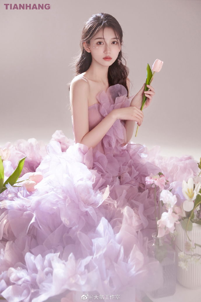 浪漫人间缀满鲜花人间才赖以鲜花续命