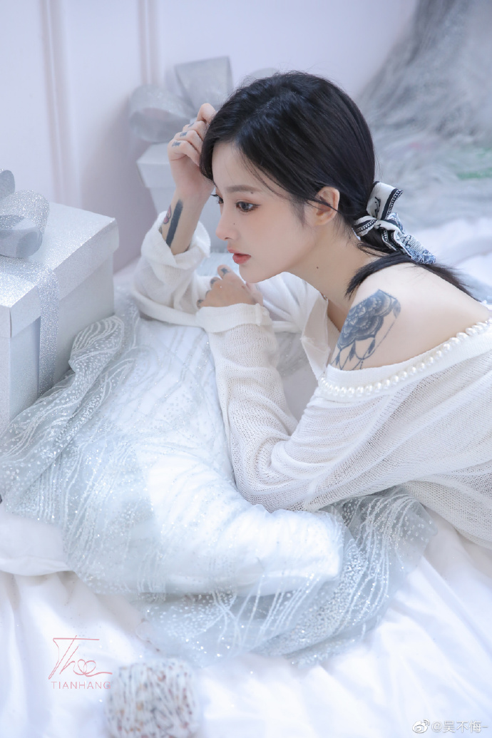 白 色 浪 漫：@吴不悔- ：@辣椒鯊魚